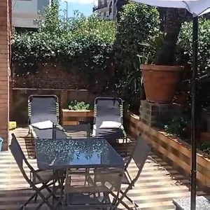 Timeless St Peter Terrace Apartament